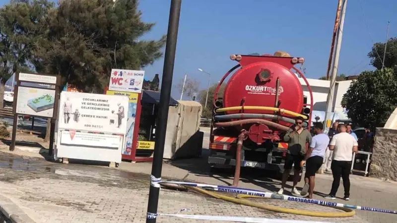 Muğla'nın Datça ilçesinde kanalizasyon hattına atılan bebek bezleri, ıslak mendiller