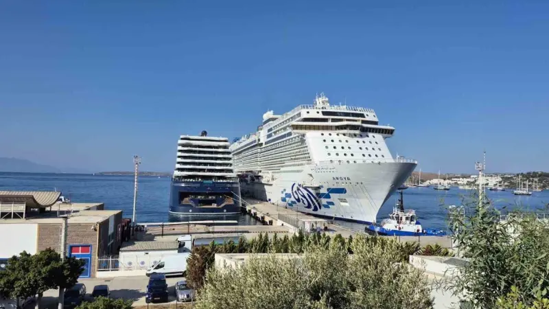 Bodrum'a gelen "Luminara" ve "Aroya" adlı iki yolcu gemisi, toplamda