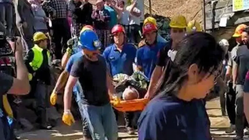 Denizli'nin Acıpayam ilçesindeki bir krom madeninde göçük altında kalan iki