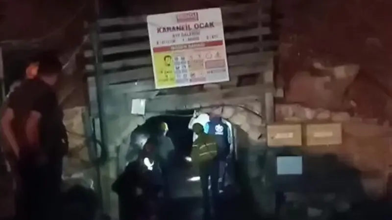 Denizli'nin Acıpayam ilçesindeki bir krom madeninde meydana gelen göçükte mahsur