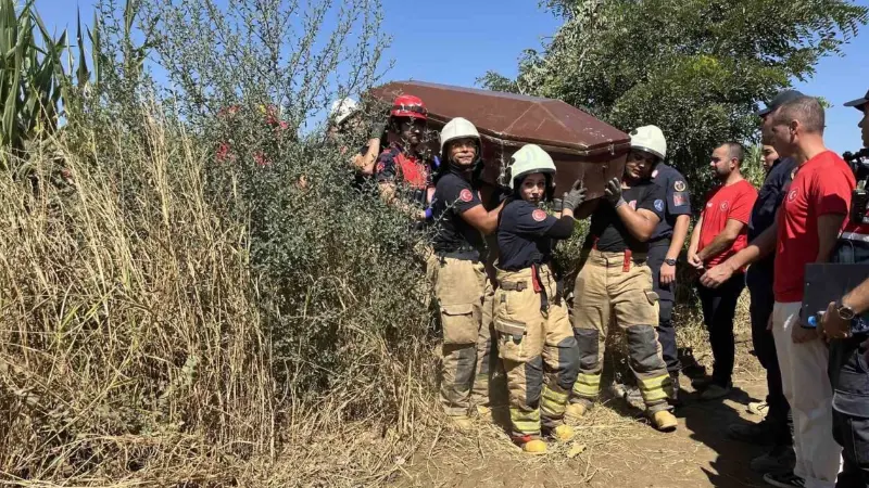 İzmir'in Torbalı ilçesinde eğitim uçağı düşmesi sonucu genç pilot Berfu