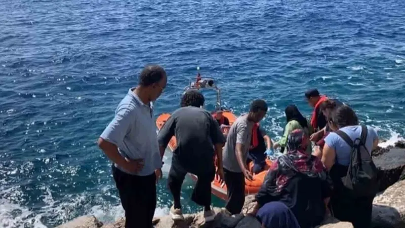 Marmaris'in Armella koyunda mahsur kalan 39 düzensiz göçmen, Sahil Güvenlik