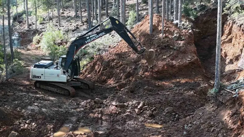Muğla Büyükşehir Belediyesi MUSKİ ekipleri, Menteşe ilçesinde Sandras su kaynağında