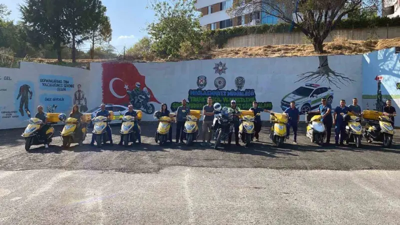 Muğla'da trafik polisleri, posta dağıtım kuryelerine motosiklet sürüş güvenliği, güvenlik