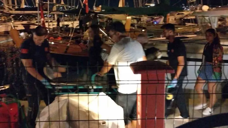 Bodrum'un Kissebükü Koyu'nda "Miralay Barbaros" teknesinde rahatsızlanan Arjantinli turist Juan