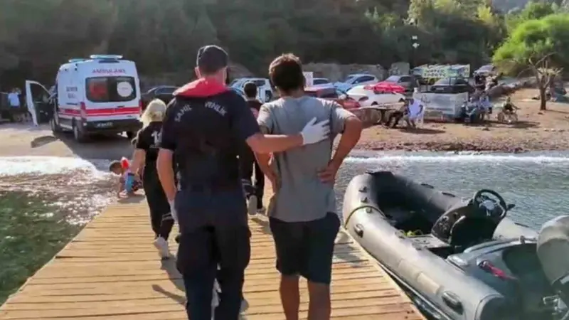 Fethiye açıklarındaki ticari bir yat içinde rahatsızlanan bir vatandaş için