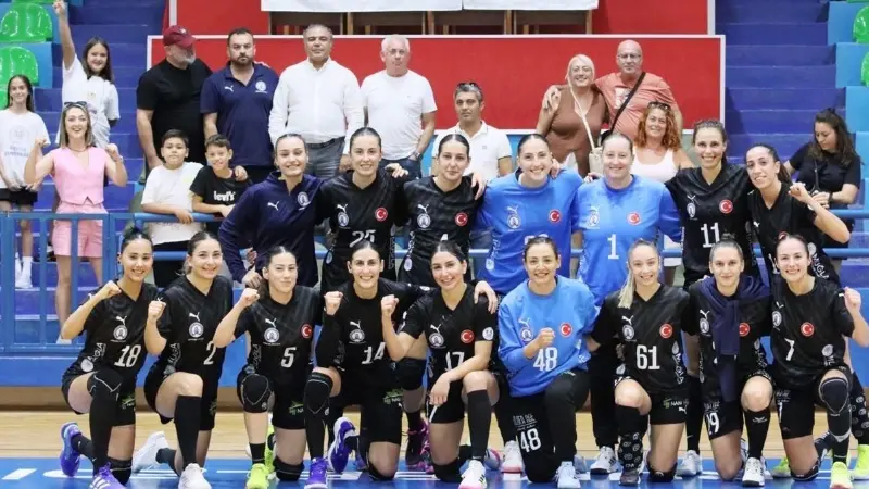 Kadınlar Hentbol Süper Ligi'nde Armada Praxis Yalıkavakspor, kendi sahasında MC