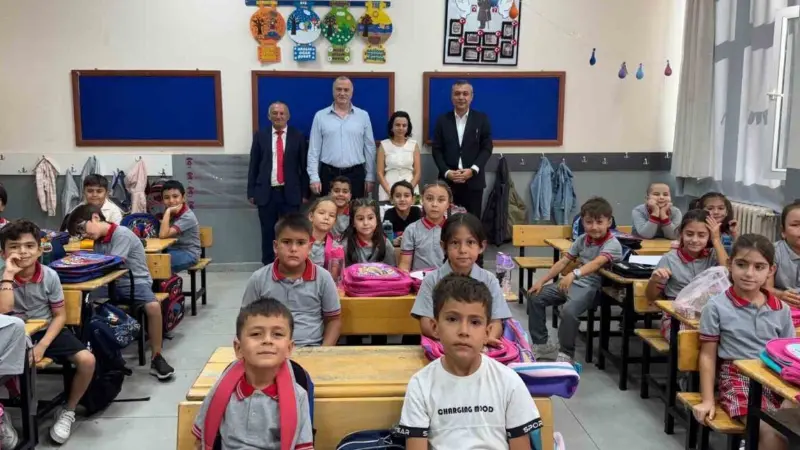 Yeniköy Kemerköy Enerji, bu yıl 750 öğrenciye kırtasiye desteği sağladı.