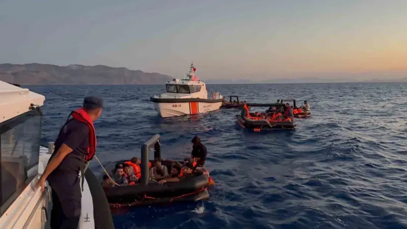 Muğla'nın Marmaris açıklarında Yunan sahil güvenlik güçleri tarafından Türk karasularına