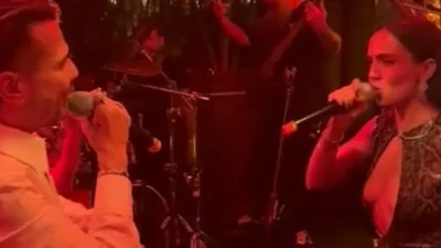 Bodrum’da Aybüke Albere ile Kenan Doğulu’dan “Sude” düeti Önceki akşam Bodrum’da özel bir gecede sahne alan yeni neslin