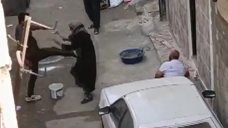 Gaziantep'te, Yaşar Tüzel (40), annesine saldırdıktan sonra ağabeyi Mehmet Tüzel'i