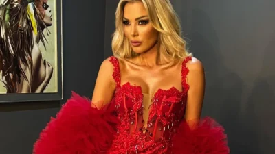 Türk müziğinin sevilen ismi Petek Dinçöz, geçtiğimiz gece Yeni Gazino