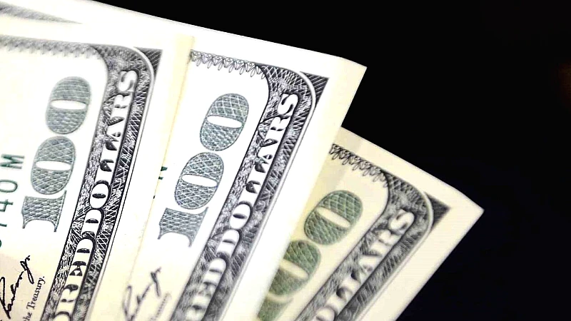 Dolar, İstanbul Kapalıçarşı’da haftaya 42,2350 liradan işlem görürken, euro ise