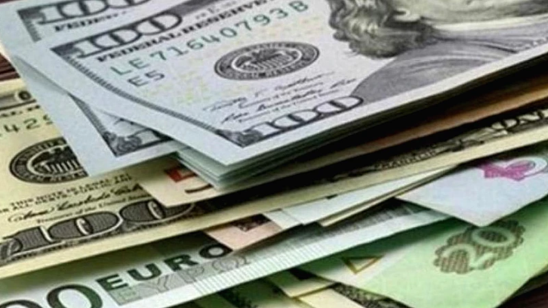 Döviz piyasasında, dolar 42,2310 liradan işlem görürken, euro 48,8650 liradan