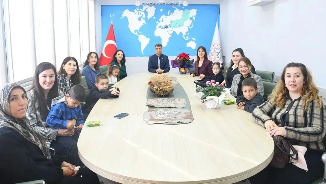 24 Kasım Öğretmenler Günü’nde, Milas’taki bir anaokulu öğrencileri, öğretmenleriyle birlikte