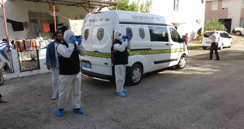 Antalya’da mahalleyi koku sarınca öldüğü ortaya çıktı Antalya'nın Manavgat ilçesinde 51 yaşındaki İsmail Öter, evinde ölü bulundu.