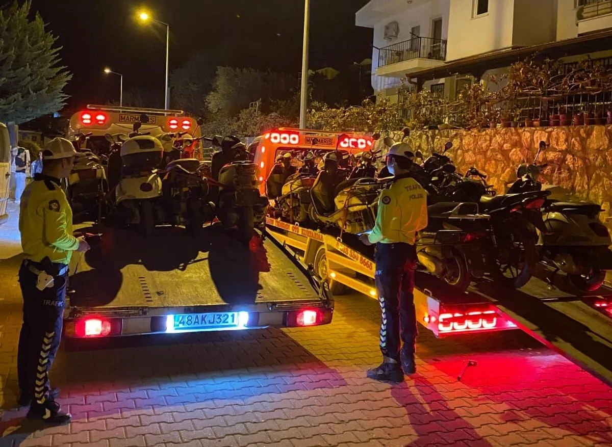 Datça ilçesinde gerçekleştirilen trafik denetiminde, kurallara aykırı hareket eden 15