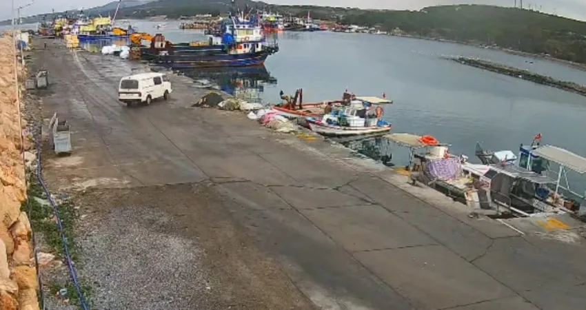 Direksiyon hakimiyeti kaybolan araç denize uçtu Aydın'ın Didim ilçesinde direksiyon hakimiyetini kaybeden bir sürücü, aracıyla denize