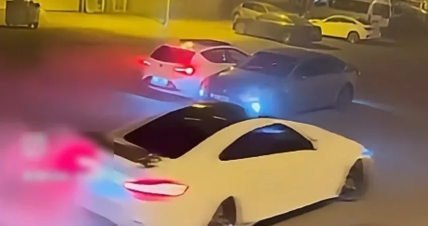 Drift atıp egzozdan ateş çıkardı: O sürünün ehliyeti iptal edilip 55 bin TL ceza kesildi Mersin'de drift yaparak egzozdan ateş çıkaran sürücünün ehliyeti iptal edildi