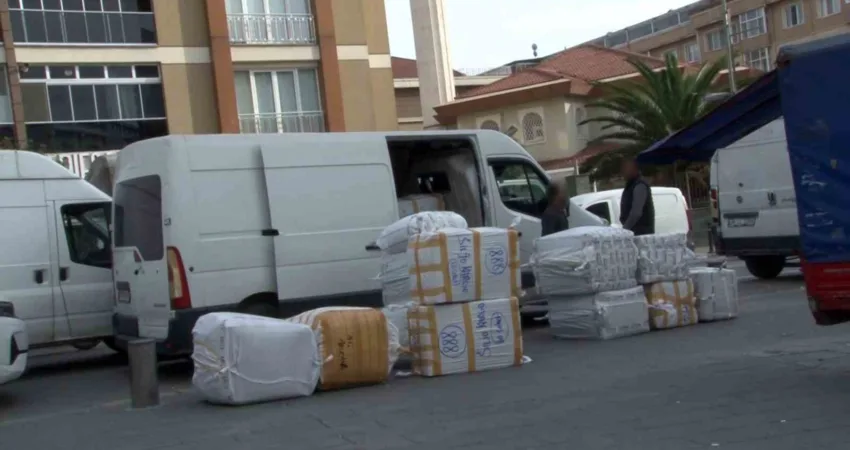 İstanbul’da iddiaya göre kargosu çalınan bir esnaf 2 kargo çalışanını silahla vurdu Güngören'de H.K. adlı esnaf, çalındığını öne sürdüğü kargoları nedeniyle tartıştığı