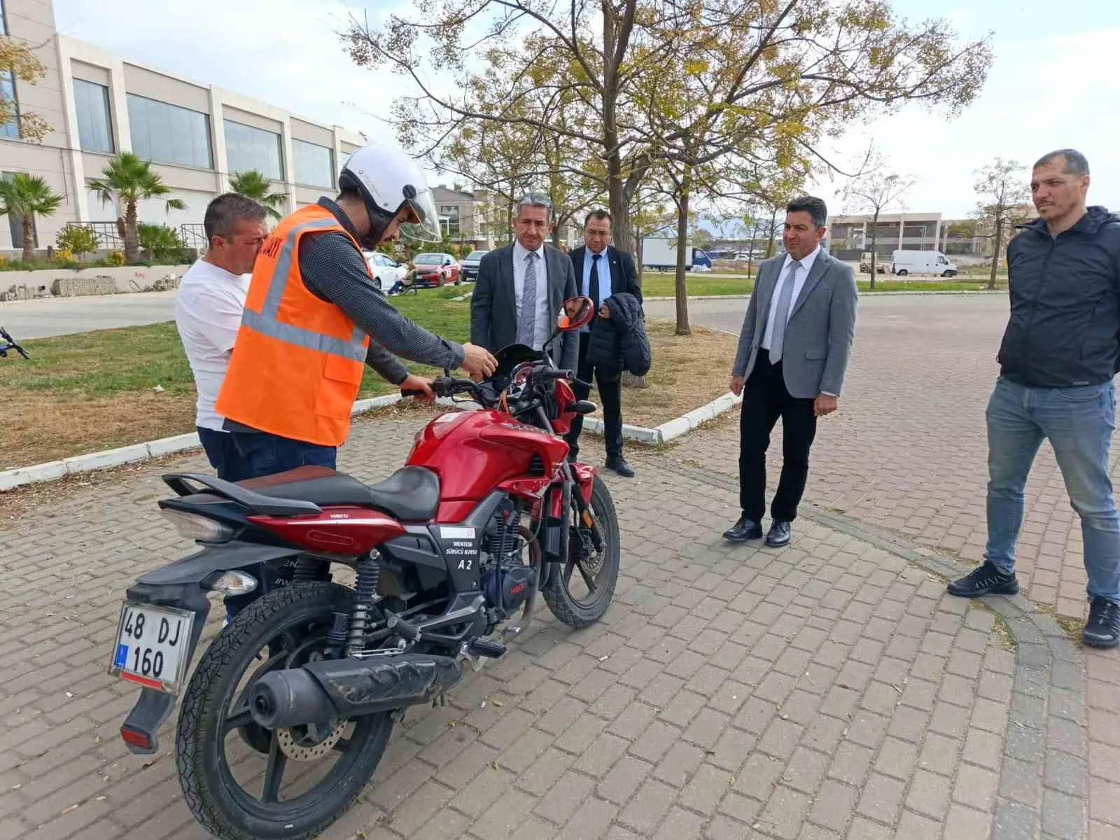 Menteşe’de düzenlenen 12 saatlik Motorlu Taşıt Sürücüleri Direksiyon Eğitimi Sınav
