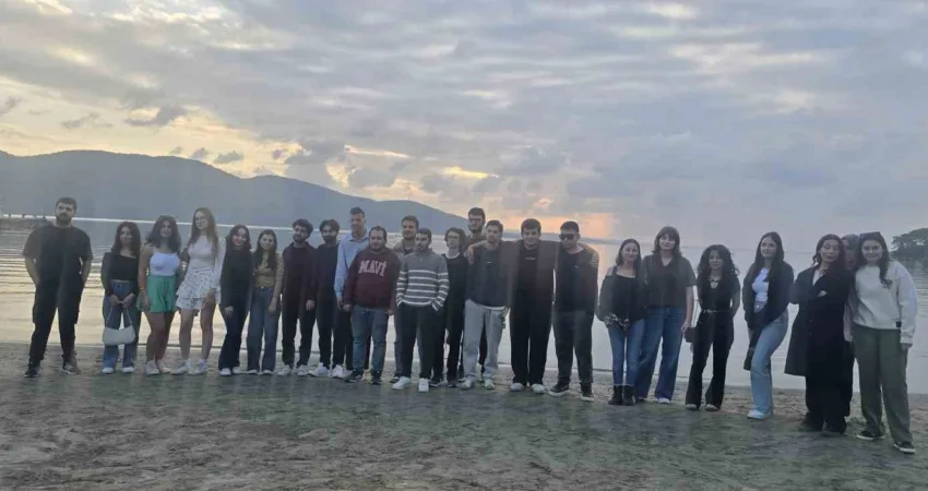 Menteşe’nin gönüllü gençlerinden örnek çevre hareketi Menteşe Uluslararası Gençlik Merkezi'nin gönüllü gençleri, çevre bilincini artırmak amacıyla