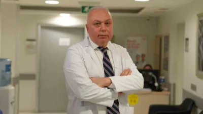 Ankilozan spondilit, gençlerde görülen sinsi bir hastalıktır ve tedavi edilmezse