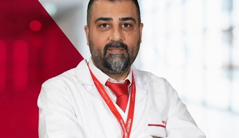 40 yaş sonrası doğal yaşlanma sonucu göz merceğinin esnekliğini kaybetmesiyle