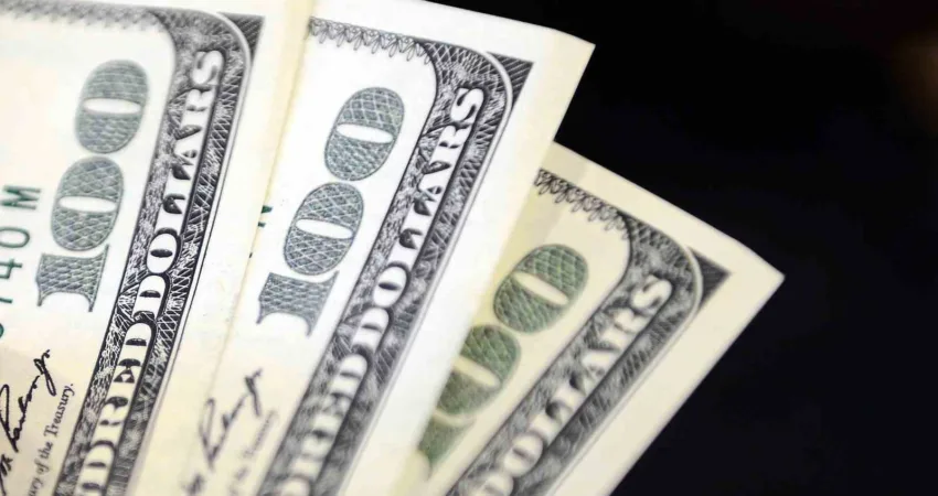 Dolar, İstanbul Kapalıçarşı'da 42,7190 liradan işlem görürken, euro ise 50,1470