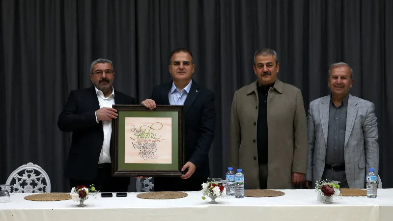 Muğla Valisi Dr. İdris Akbıyık, iş insanı Mehmet Yılmaz tarafından