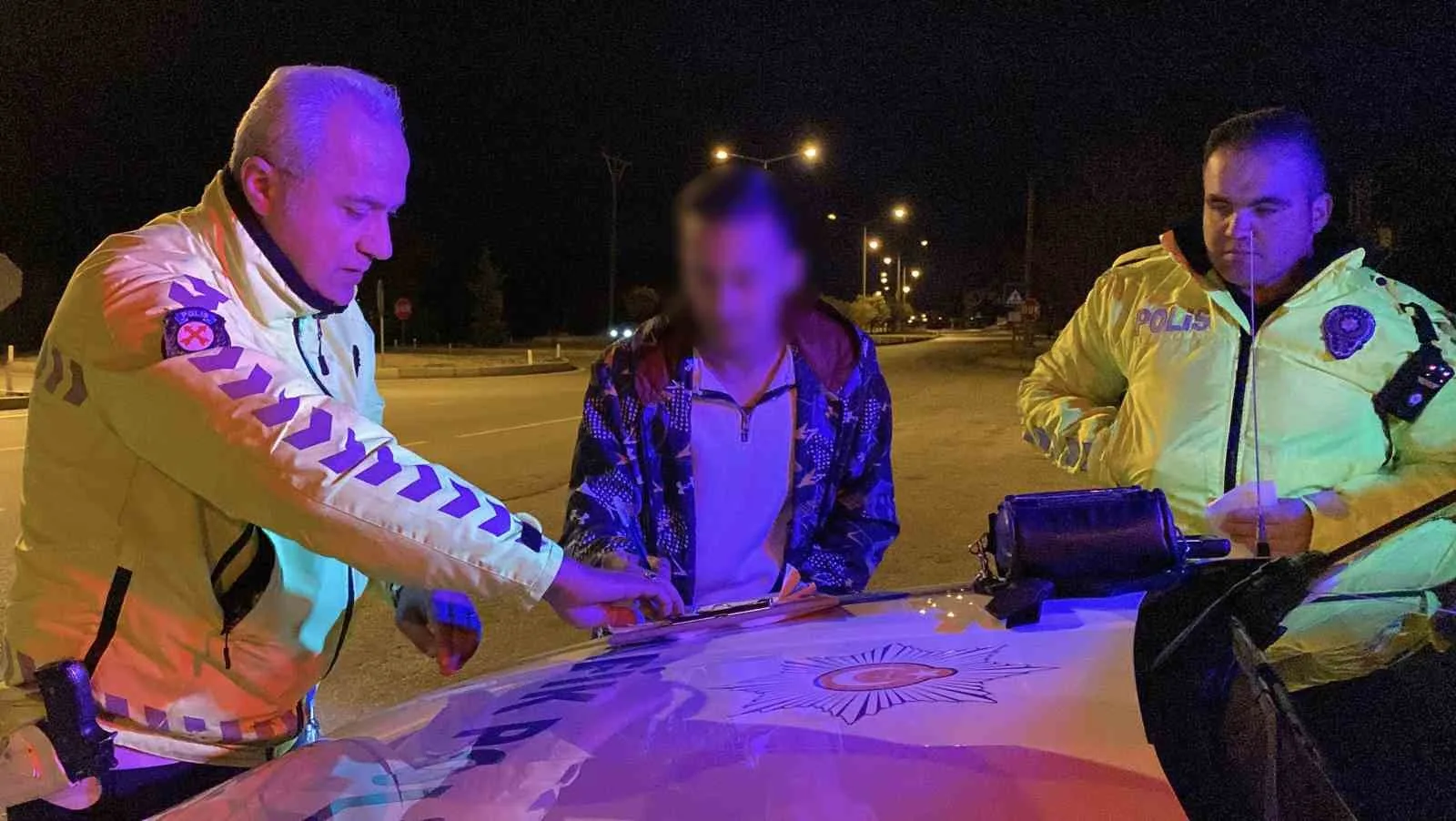 Burdur'da gece saatlerinde alkolün etkisiyle direksiyon başında bulunan 21 yaşındaki