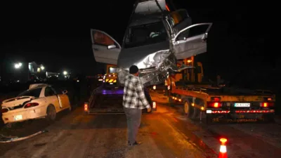 Amasya’da iki otomobilin kafa kafaya çarpışması sonucu meydana gelen kazada