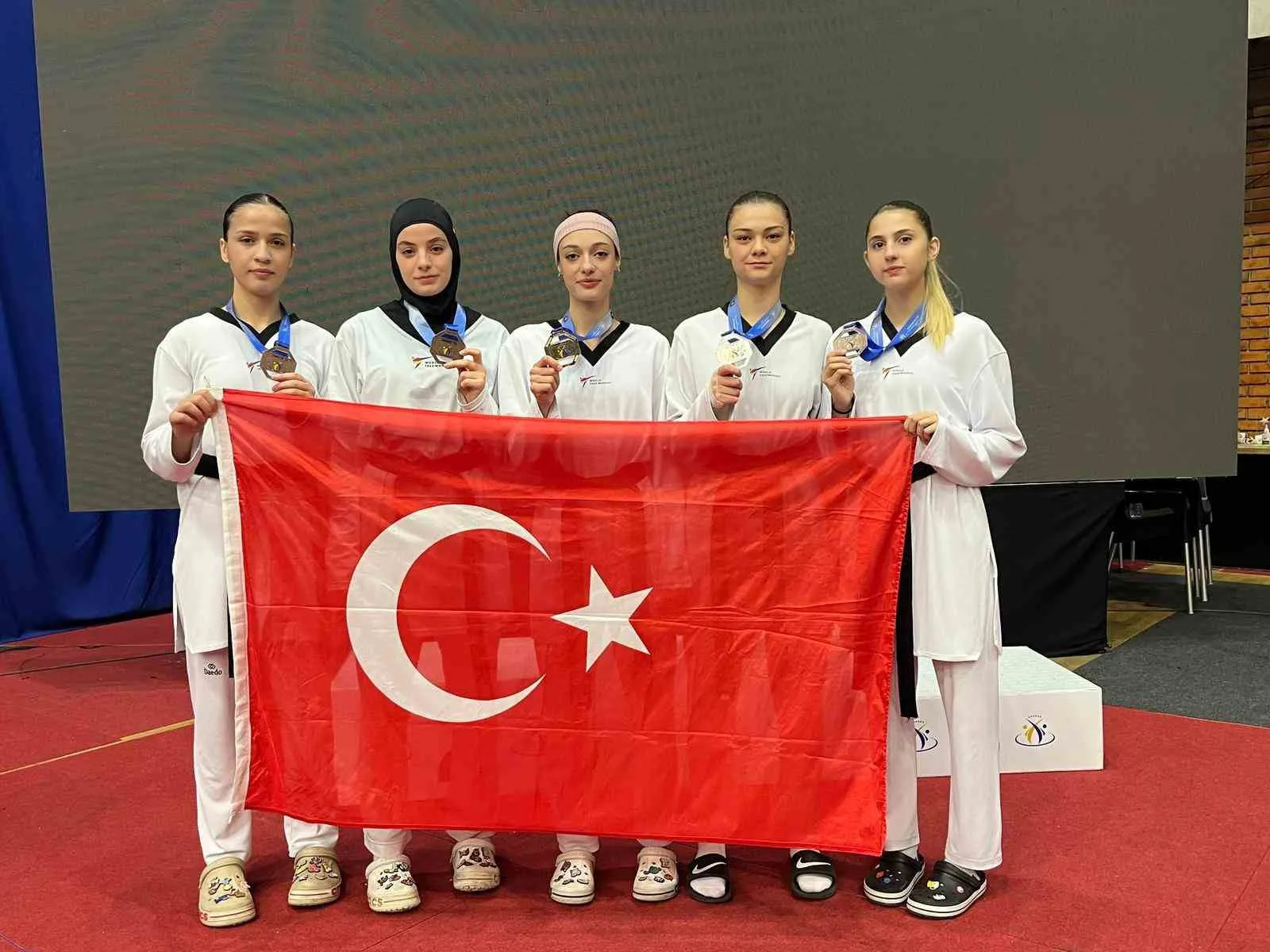 Avrupa Ümitler Taekwondo Şampiyonası’nın üçüncü gününde milli sporcular birisi altın