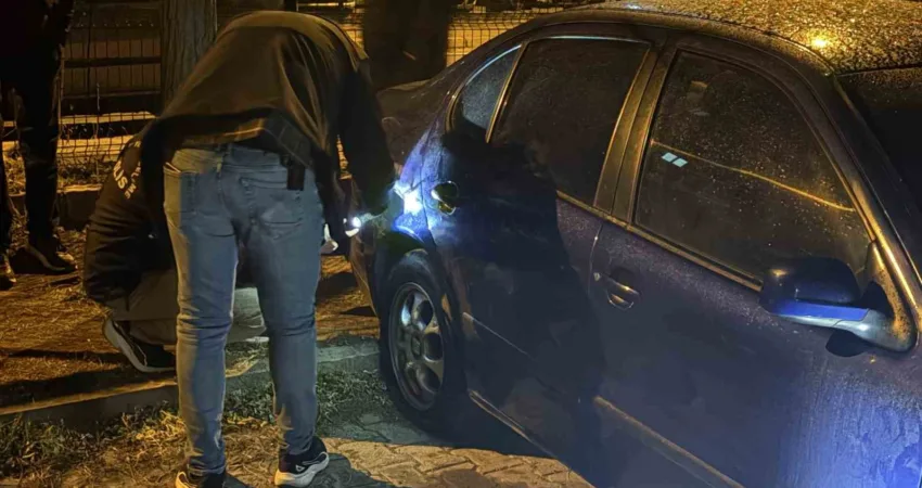 Kayseri'nin Melikgazi ilçesinde, kimliği belirsiz kişiler, bir otoparkta duran 5