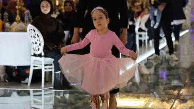 Sivas'ta yaşayan 5 yaşındaki SMA'lı Asya Yüksel, bale gösterisiyle hayallerini