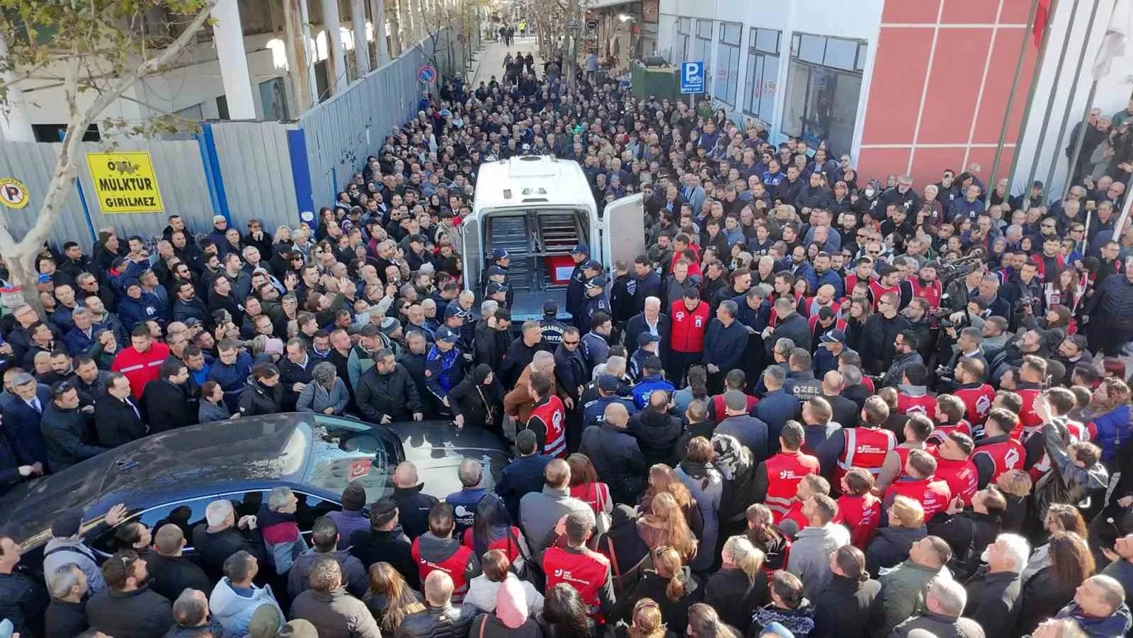 Manisa'nın ilk kadın belediye başkanı olan ve kısa süre önce