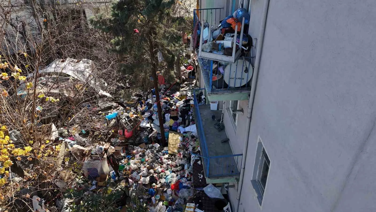 Karabük’te mahalle sakinlerinin kötü koku şikayeti üzerine bir eve giden