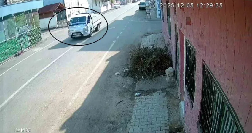 Dayısının taşla yaralayıp toprağa gömdüğü çocuk, polisin 200 kamera kaydını izlemesiyle bulundu Hatay’ın Reyhanlı ilçesinde 2 gündür kayıp olarak aranan Suriye uyruklu