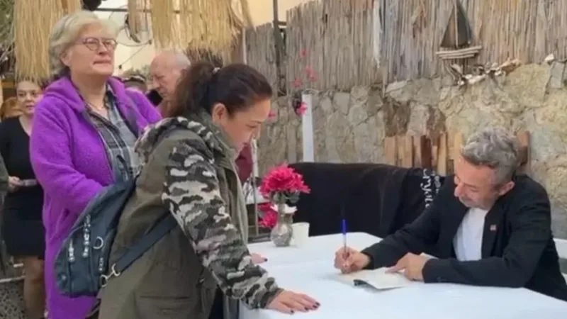 İrfan Değirmenci Bodrum’da Okurlarıyla Buluştu Gazeteci-Yazar ve Türkiye İşçi Partisi Parti Meclisi Üyesi İrfan Değirmenci,