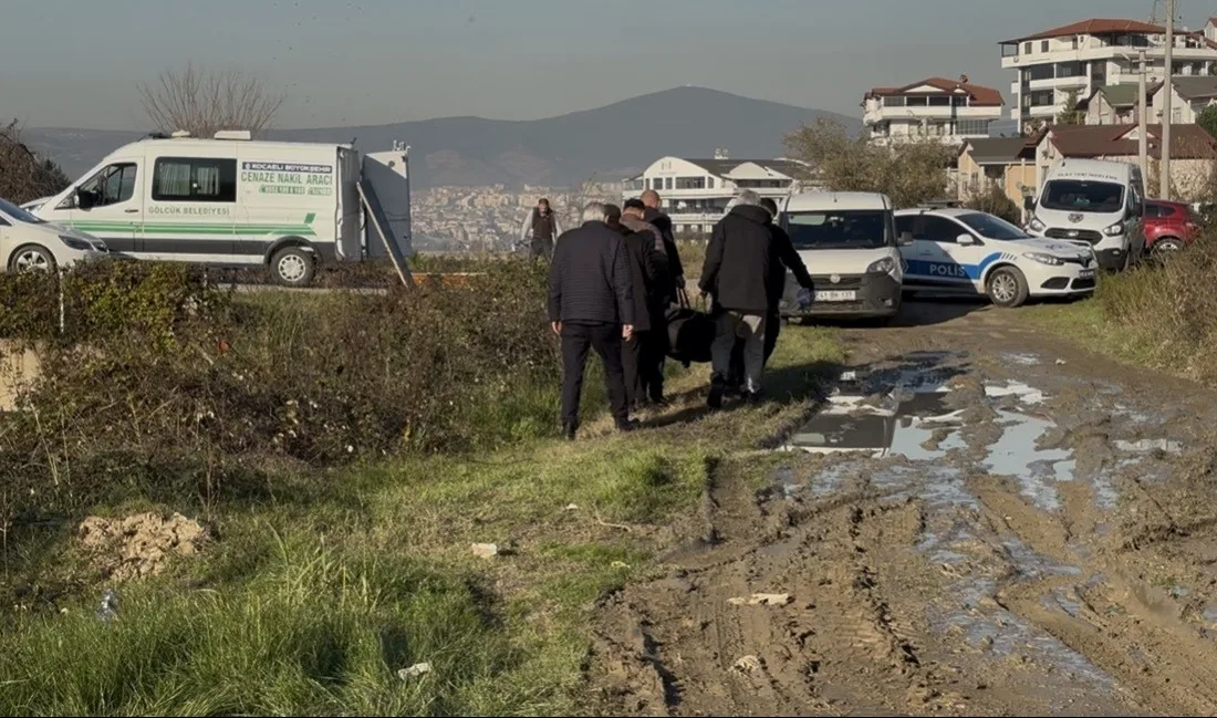 Kocaeli'nin Gölcük ilçesinde Batuhan Aşoğlu (31), kız arkadaşının cep telefonundaki