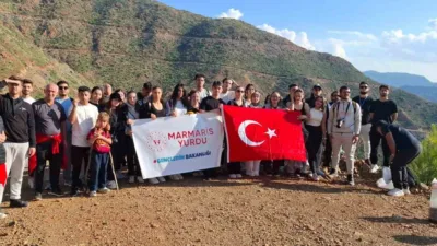 Marmaris KYK Yurdu'nda kalan üniversite öğrencileri, yerel derneklerle birlikte orman