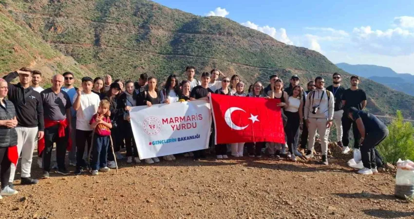 Marmaris KYK Yurdu'nda kalan üniversite öğrencileri, yerel derneklerle birlikte orman