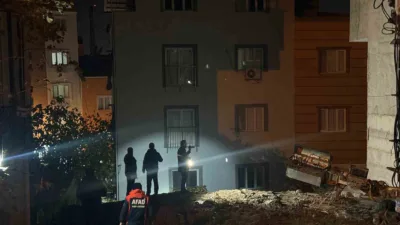 Manisa'nın Turgutlu ilçesinde Selvilitepe Mahallesi'nde iki binada çatlaklar tespit edilmesi