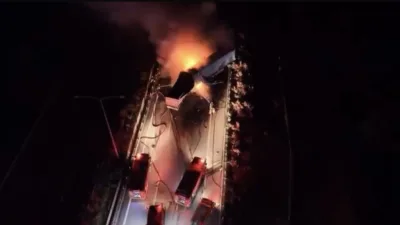 Manisa'nın Turgutlu ilçesindeki İzmir-İstanbul Otoyolu'nda iki tır çarpıştı ve yangın