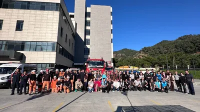 Muğla'nın Marmaris ilçesinde, Marmaris Devlet Hastanesi tarafından düzenlenen deprem ve