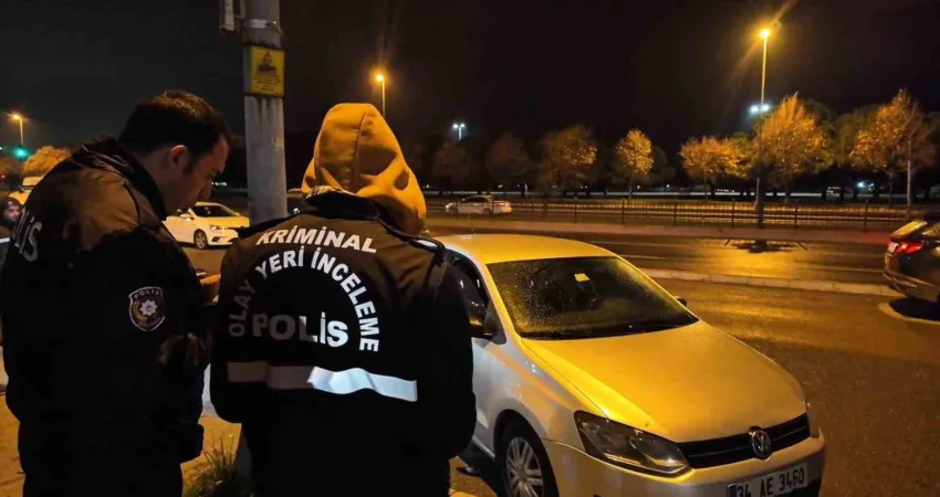 Polisin GBT yapmak istediği araçtan ceset çıktı Pendik sahilindeki bir parkta devriye gezen polis ekipleri, şüpheli bir