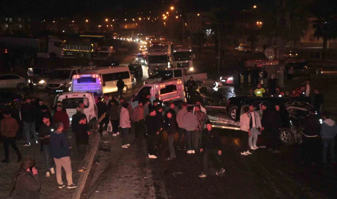 Şırnak’ın Cizre ilçesinde freni boşalan bir vincin 6 araca çarpması