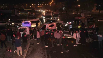Şırnak’ın Cizre ilçesinde freni boşalan bir vincin 6 araca çarpması