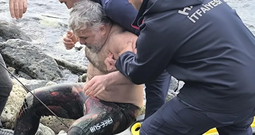 Hatay'ın Samandağ ilçesinde zıpkınla balık avlayan bir vatandaşın bacağına zıpkın