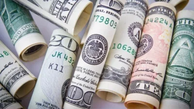 İstanbul Kapalıçarşı'da doları 43,3730, euroyu ise 51,0130 liradan işlem görmeye